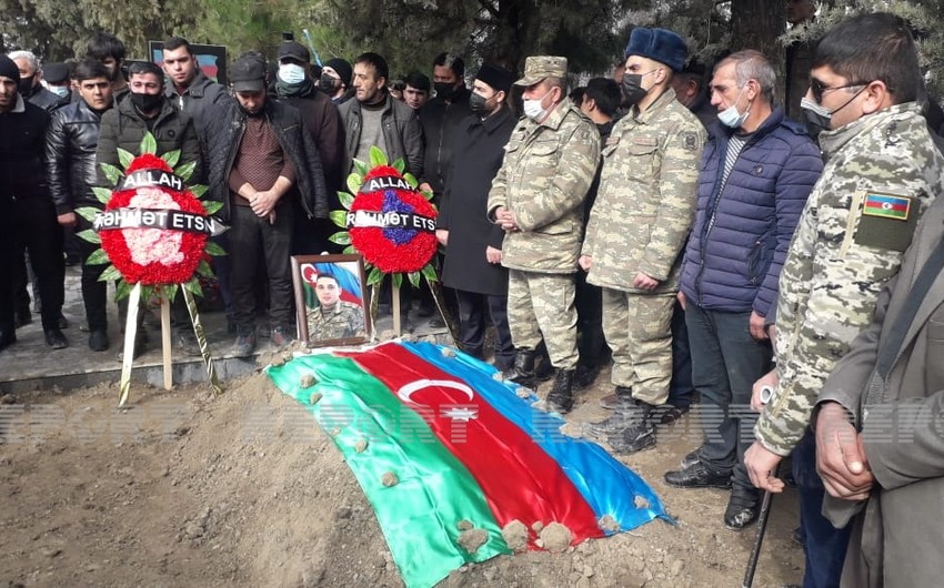 Yeni dünyaya gələn övladını görməyən şəhid kapitan dəfn edildi