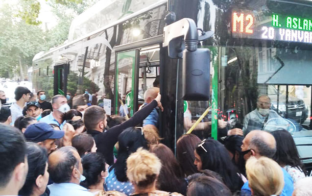 "Avtobuslarda sərnişinlərin bir-birinin qucağında getməyindənsə, metro açılsın"