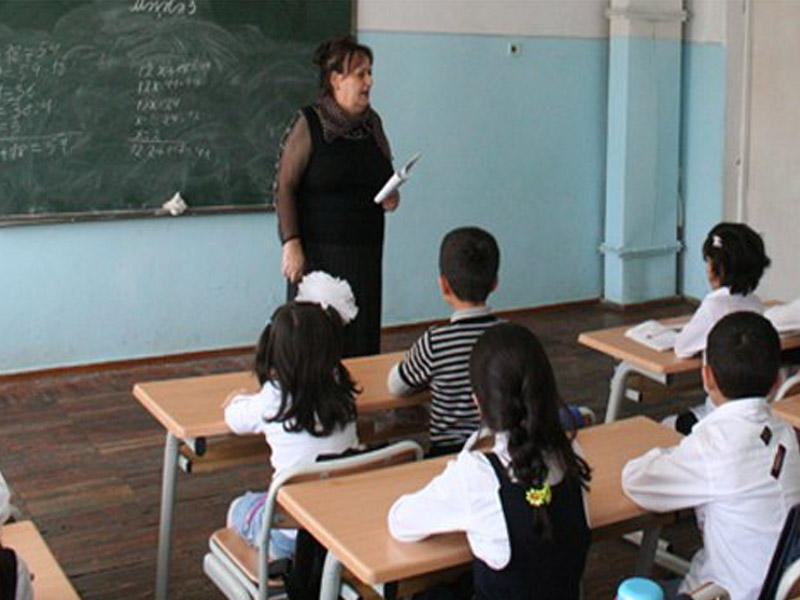 65 yaşdan yuxarı şəxslər əyani dərslərə cəlb olunmayacaq