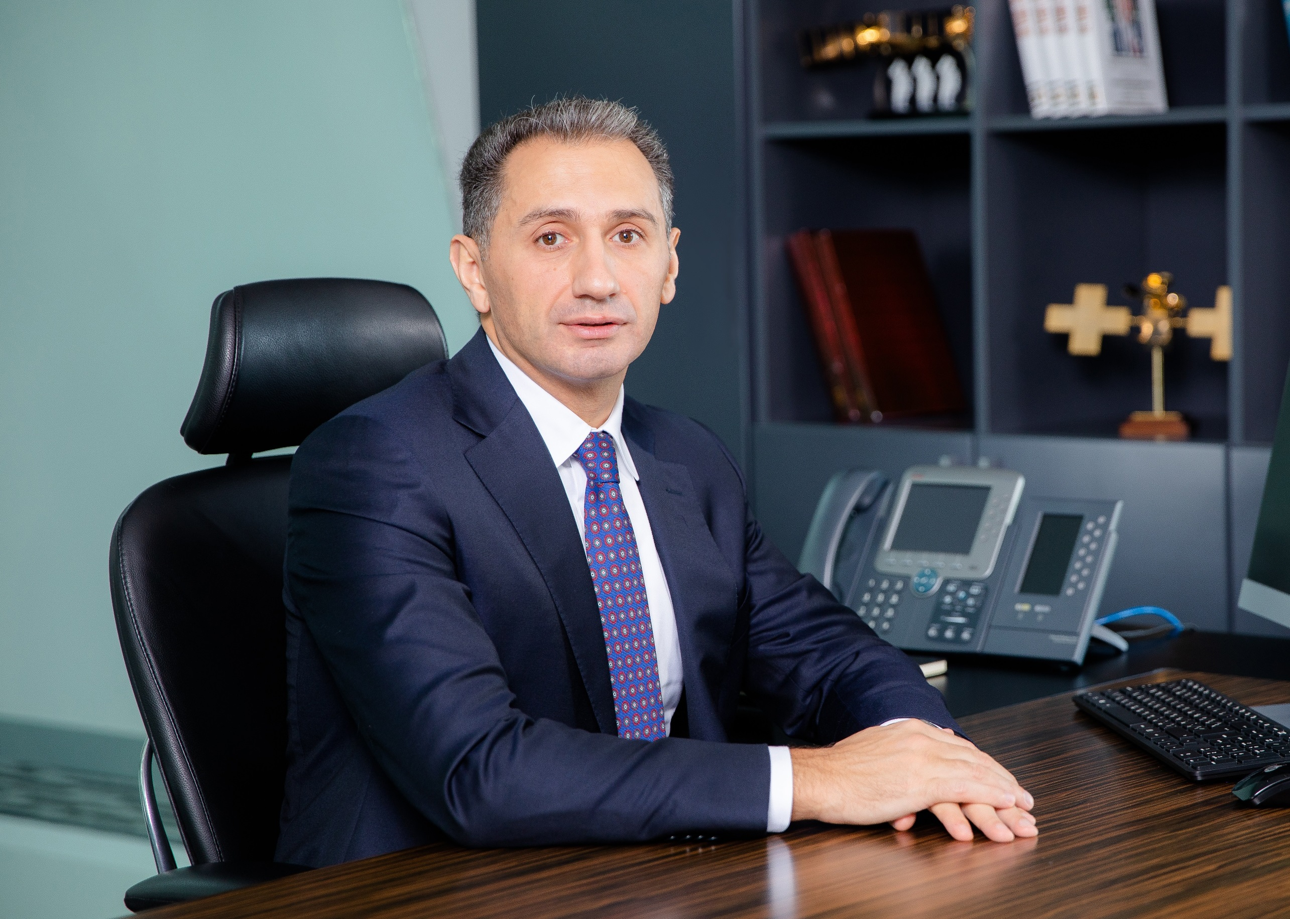 Yeni nazir bu şəxsləri də işdən çıxardı