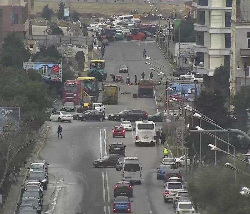 Bakıda daha bir küçədə hərəkət məhdudlaşdırıldı