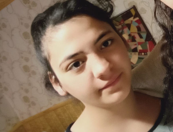 Bakıda 17 yaşlı qız xəstəxanadan qaçdı: “27 gündür xəbər yoxdur” - FOTO