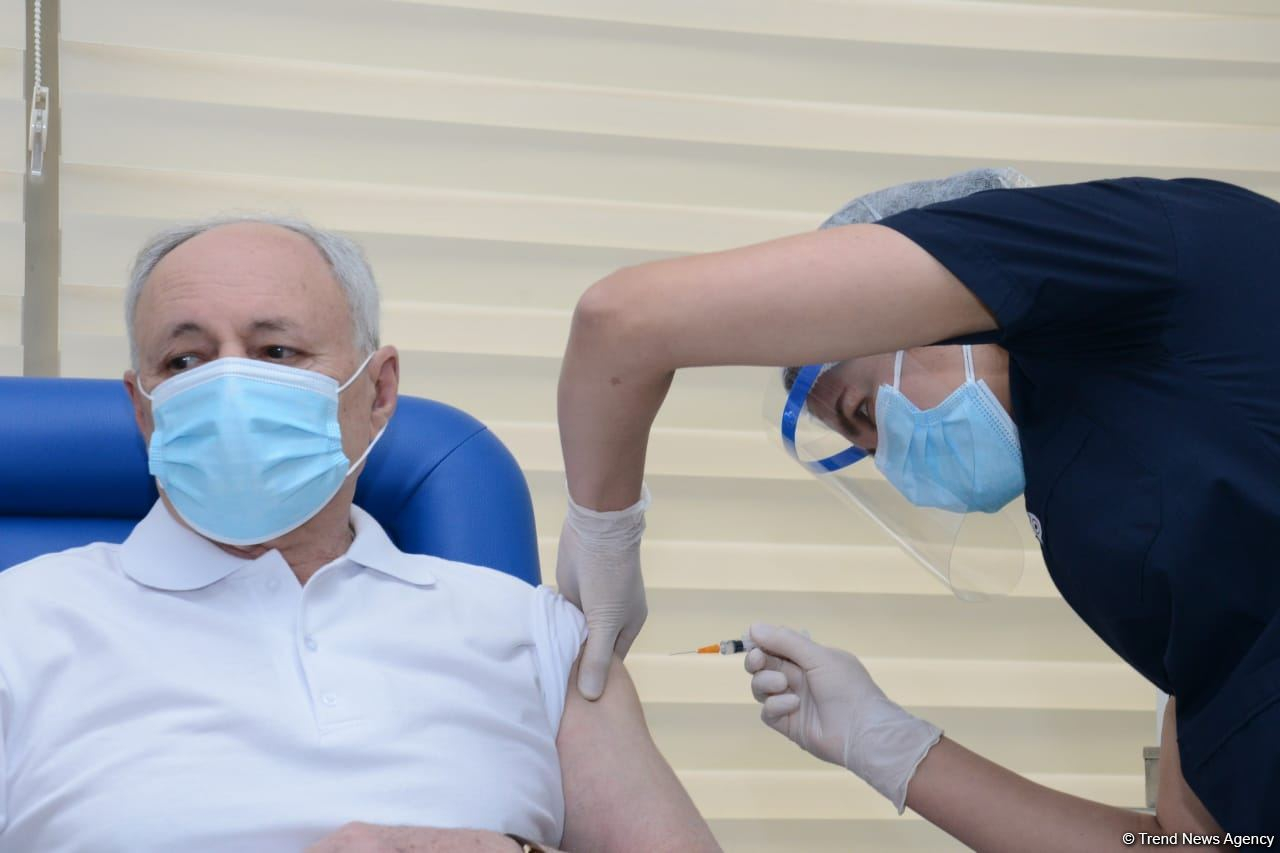 Oqtay Şirəliyevə peyvəndin ikinci dozası vuruldu