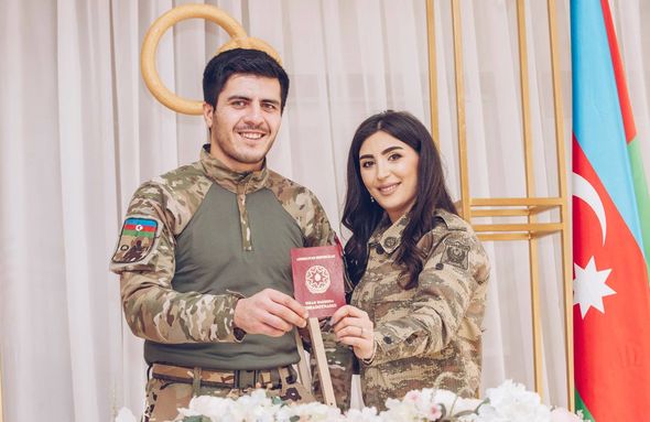 Qazimiz müharibədə əsgərlərə kömək edən tibb bacısı ilə nikah bağladı - FOTO
