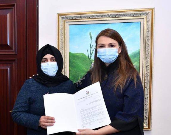 Qənirə Paşayeva şəhid Səid Cəfərovun anası ilə görüşdü