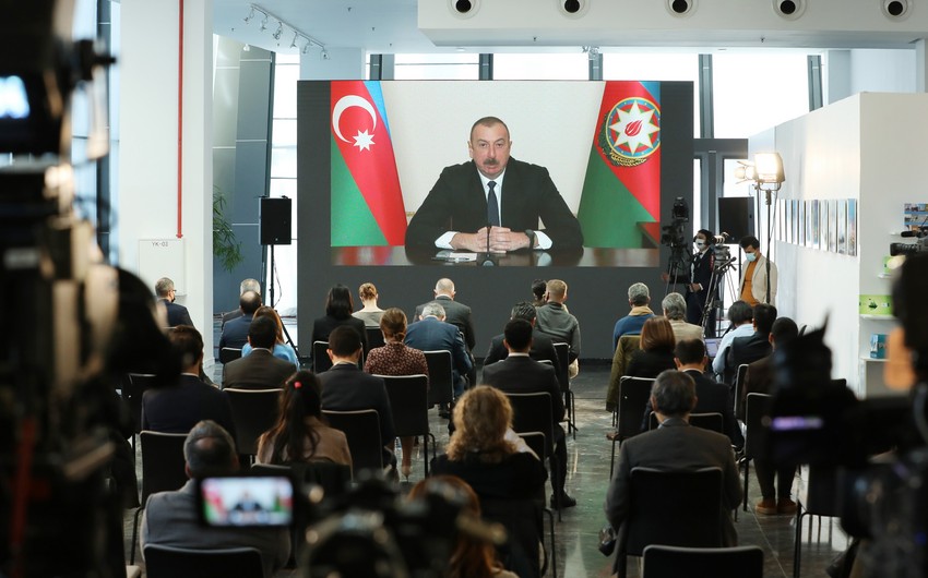 Xarici jurnalist: "Hər hansı prezidentin 4 dildə bu cür mətbuat konfransı aparmasının şahidi olmamışam"