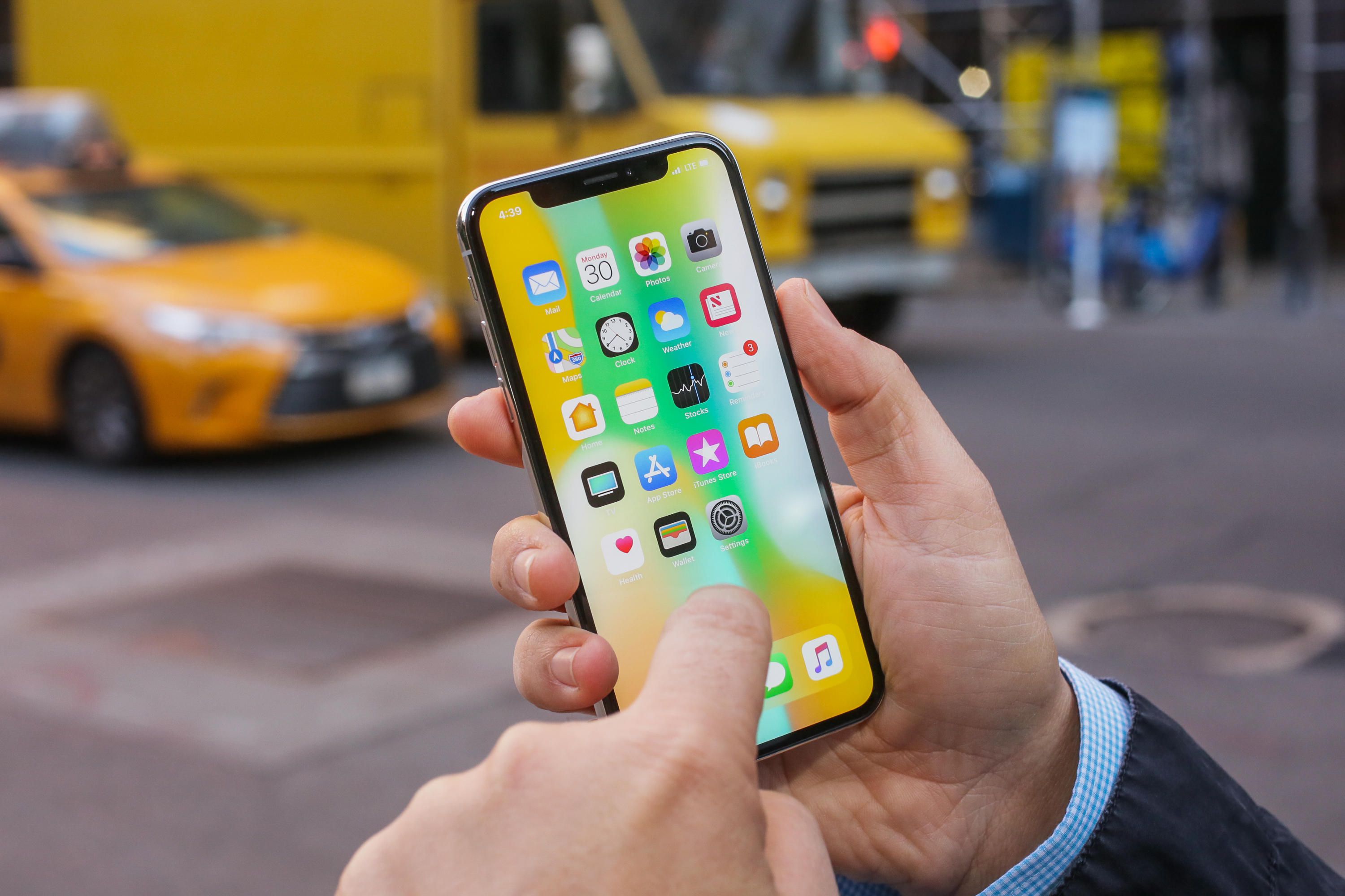 “Apple” bu il daha fərqli “iPhone” təqdim edəcək