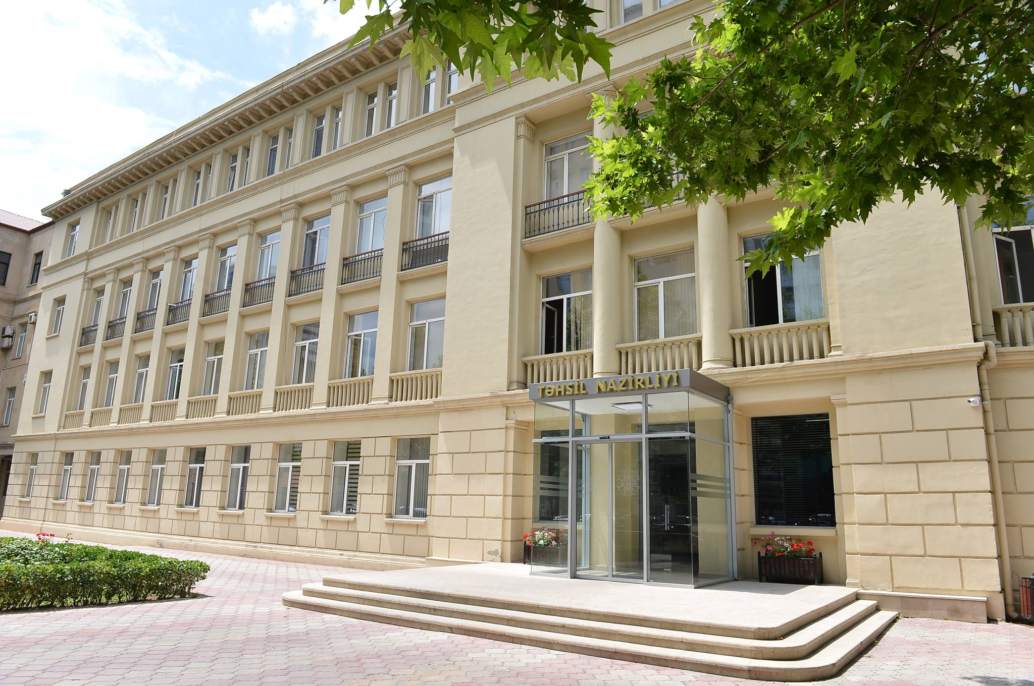 2010-cu ilə qədər bu universitetə qəbul olanların diplomu tanınmır - RƏSMİ