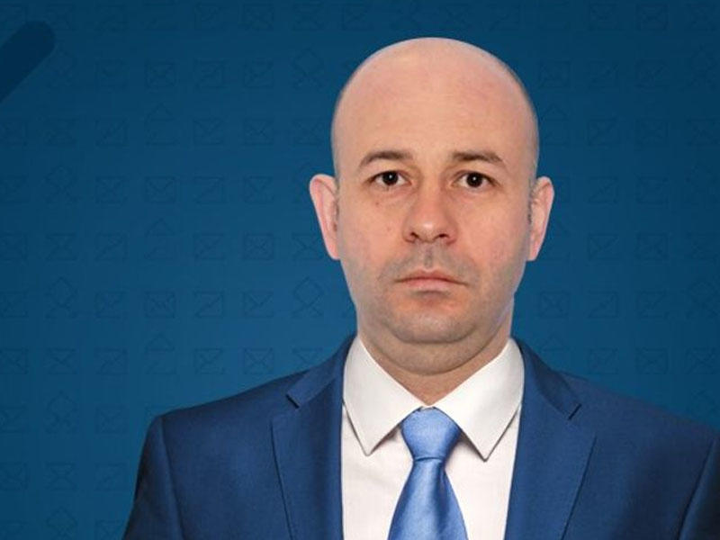 Yeni nazir "Azərpoçt"un baş direktorunu vəzifəsindən azad etdi