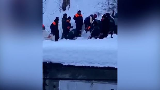 Rusiyada qar uçqunu: Ölən və itkin düşənlər var - VİDEO
