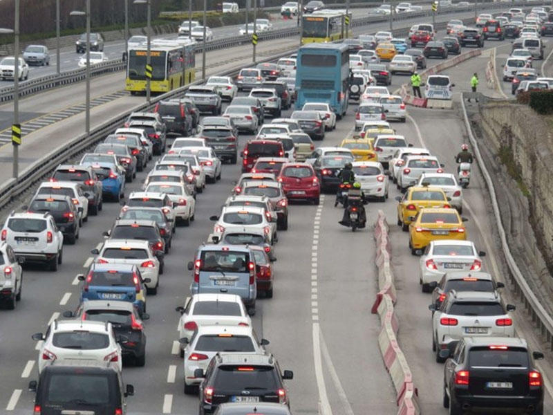 İstanbulda qadağa götürüldü, böyük tıxaclar yarandı