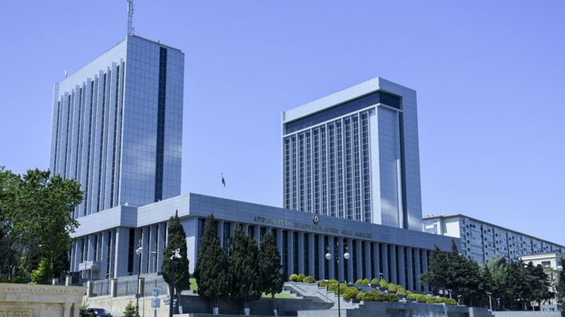Yaşayış yerindən uzaqda xidmət edən hərbçilərə nəqliyyat xərcləri ödənilsin - TƏKLİF