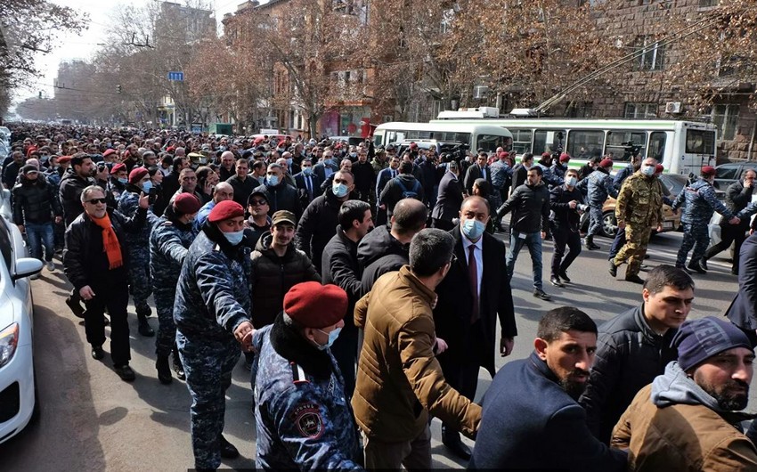 Ermənistan müxalifəti Paşinyana qarşı son və qəti tələb irəli sürdü