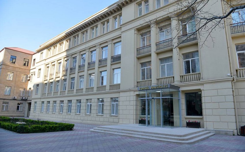 Təhsil Nazirliyinin əməkdaşları intihar edən şagirdlərin ailəsinə baş çəkdilər
