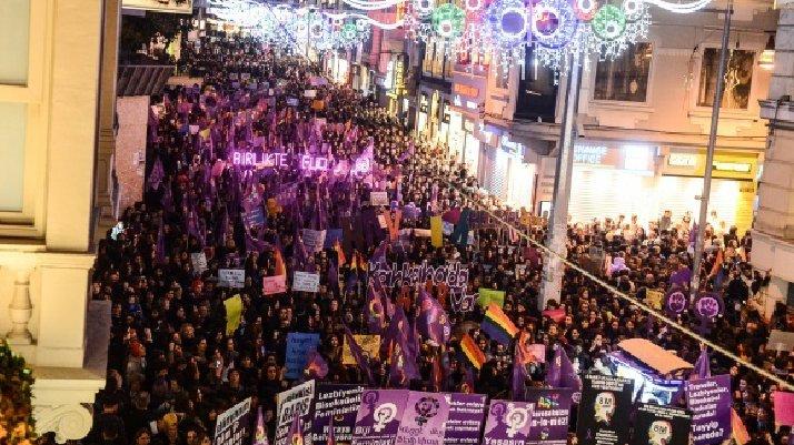 Aksiya keçirən 13 feminist saxlanıldı