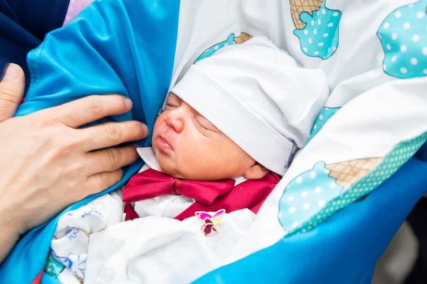 Daha bir şəhidin övladı dünyaya gəlib - FOTO