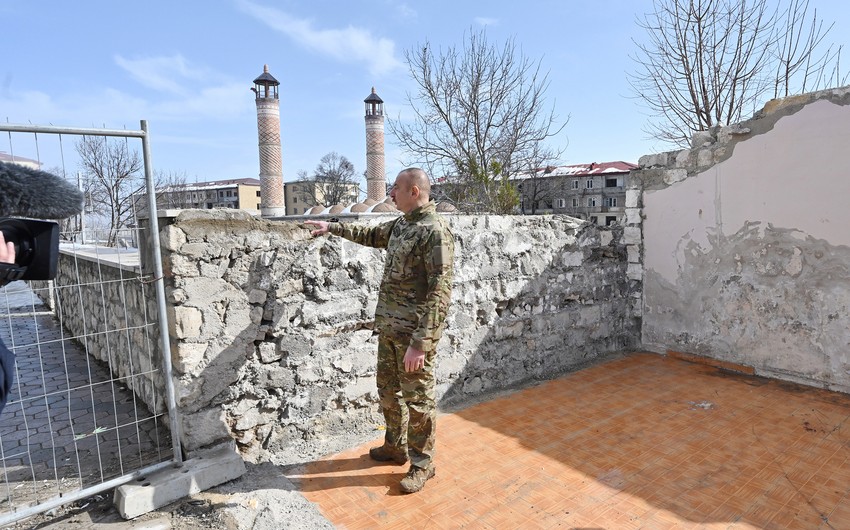 Prezident: "Şuşa kimi mənzərəsi, təbiəti olan şəhəri belə günə salmaq vəhşilikdir"