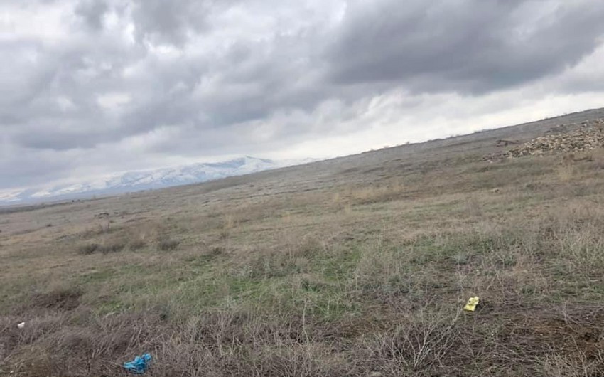 Partiya sədrləri Ağdamda ermənilərin dağıtdıqları Şəhidlər xiyabanını ziyarət ediblər