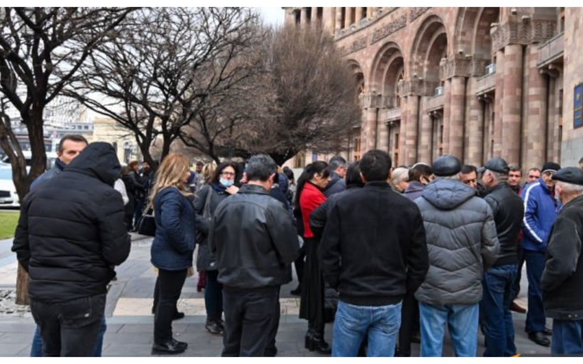 Ermənistanda əsgər valideynləri övladlarının Qarabağdan çıxarılmasını tələb edir