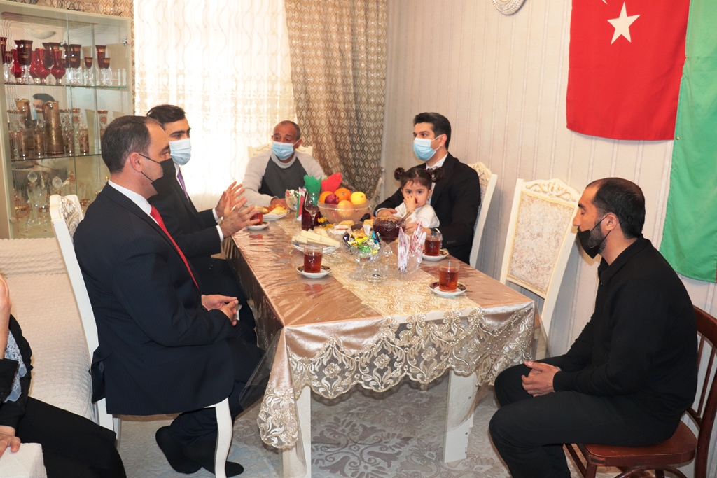 İcra başçısı və deputat “Novruz” münasibətilə şəhid ailələrini və qaziləri ziyarət etdi - FOTOLAR