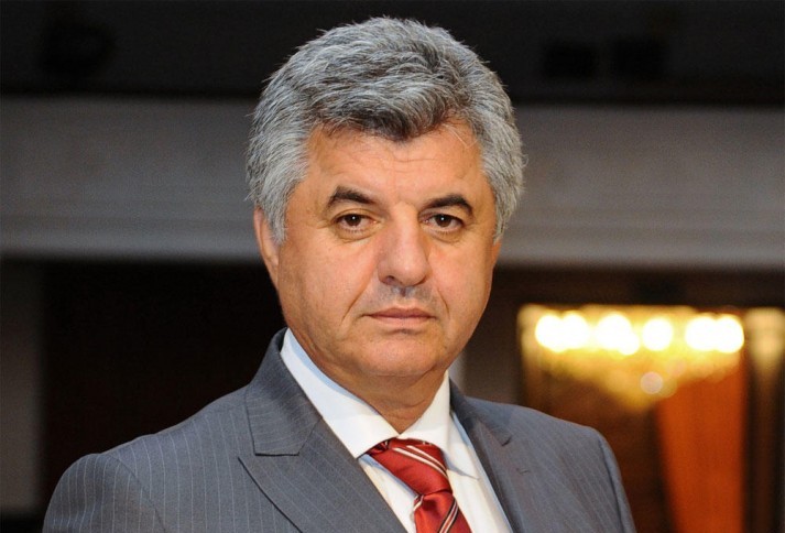 "Hürriyətin yolu aydın sima ilə nurlanır!"