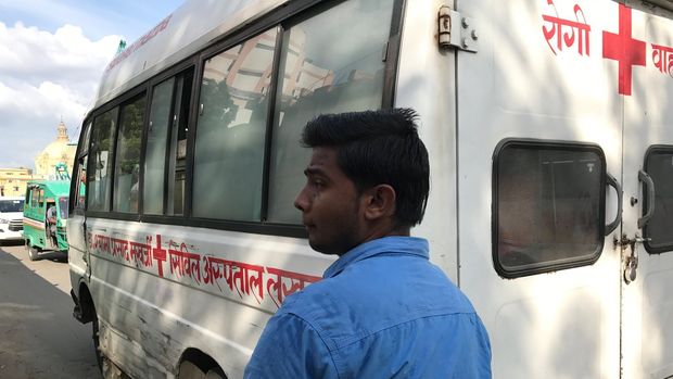 Hindistanda polisləri daşıyan avtobus minaya düşüb: Beş nəfər həlak olub, onlarla yaralı var