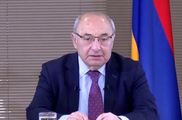 Vazgen Manukyan: “Ermənistan dövləti uçuruma yuvarlanmaqda davam edir”