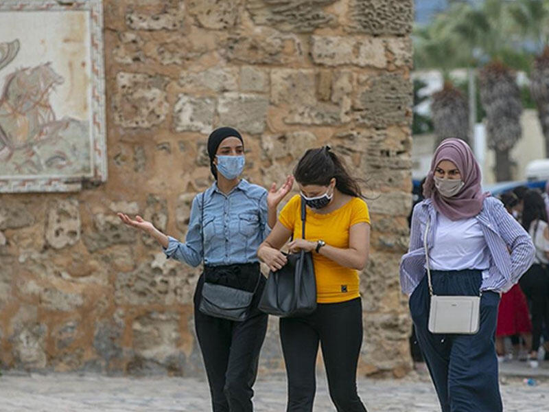 Daha bir ölkədə sərt karantin rejimi uzadıldı