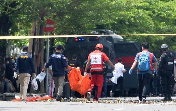 İndoneziyada klisə qarşısında terror aktı: 14 nəfər yaralandı 
