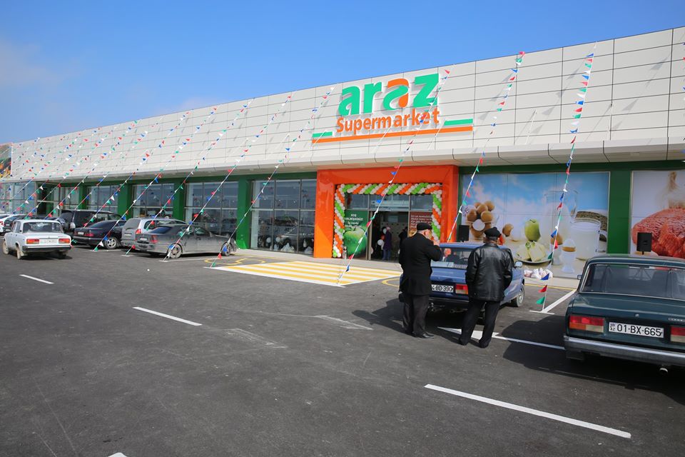 "Araz market"də qazini işə götürməyiblər? - AÇIQLAMA