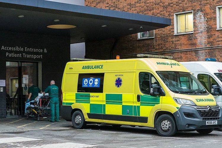 Britaniyada son sutkada 3,4 min nəfər koronavirusa yoluxub