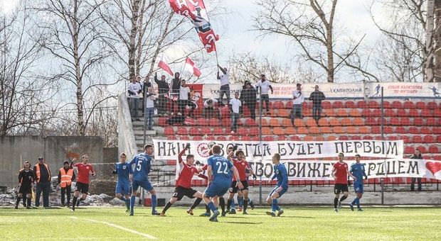 Rusiyalı futbolçu oyun zamanı öldü - FOTO