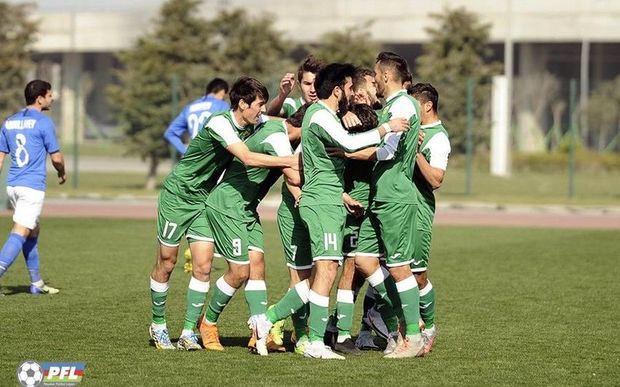 Azərbaycanda futbolçu və məşqçilər maska taxmadığı üçün klub cərimələndi