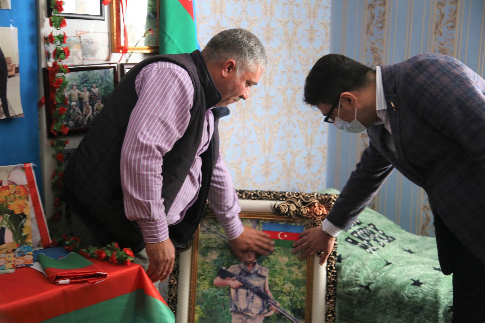 Şahin Seyidzadə şəhid ailəsini ziyarət etdi