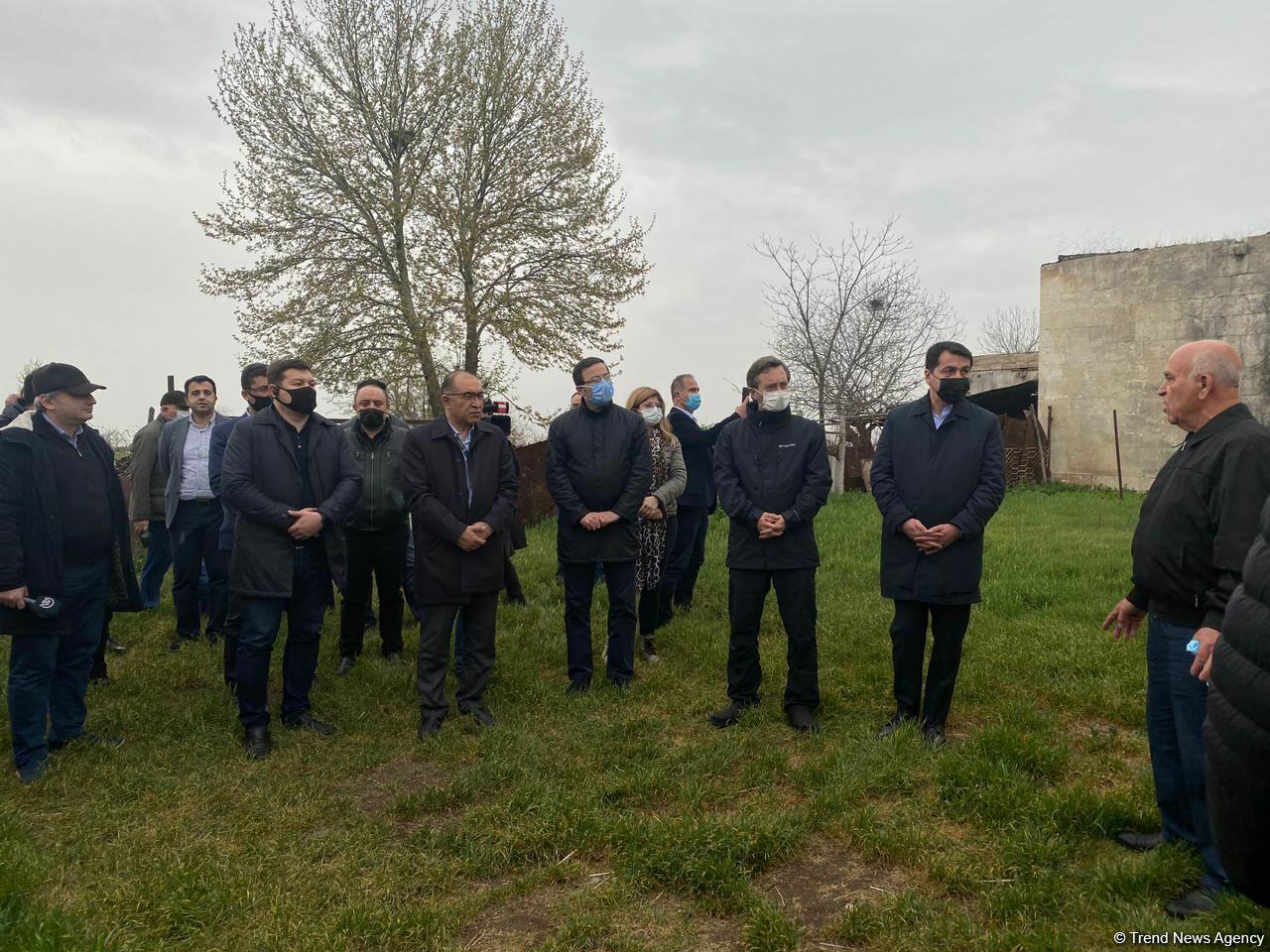 Türk Şurasının nümayəndə heyəti Ağdamda İmarət qəbiristanlığını ziyarət edib