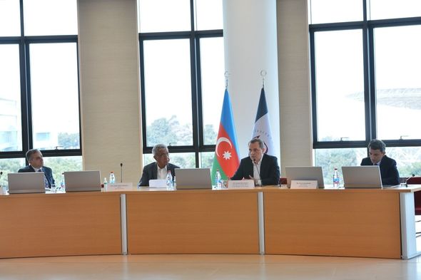 Ceyhun Bayramov müharibə sonrası inkişaf və əməkdaşlıq mövzusunda dəyirmi masada iştirak edib