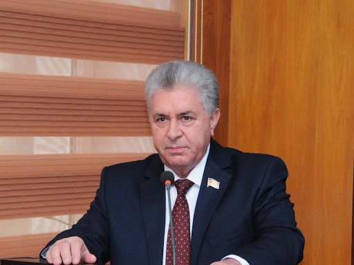 "Kölgəli adam" - Anar Yusifoğlunun yazısı
