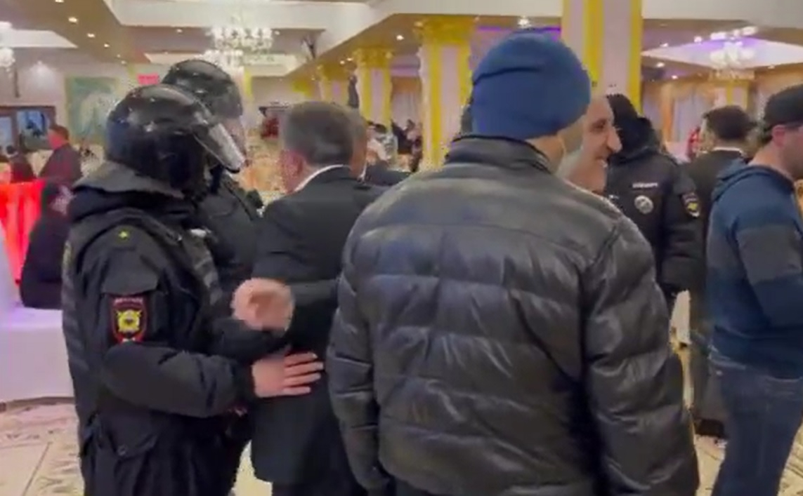 Damlanın oxuduğu toyda atəş açıldı, polis əməliyyat keçirdi - VİDEO