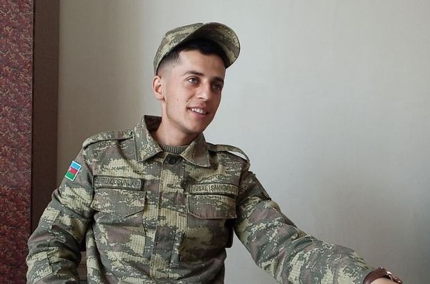Topçu Vüsal məşhur şəklindən danışdı: “Yaxın dostumu itirmişdim döyüşlərdə” 