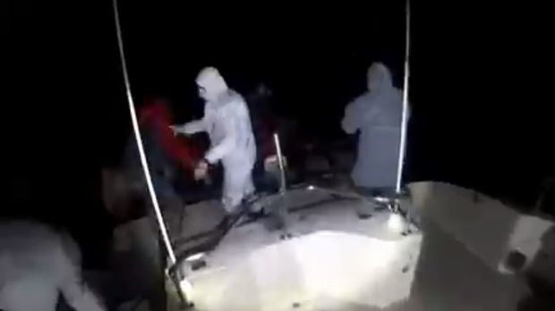 Yunanıstanın yandırmağa çalışdığı miqrantları Türkiyə xilas etdi