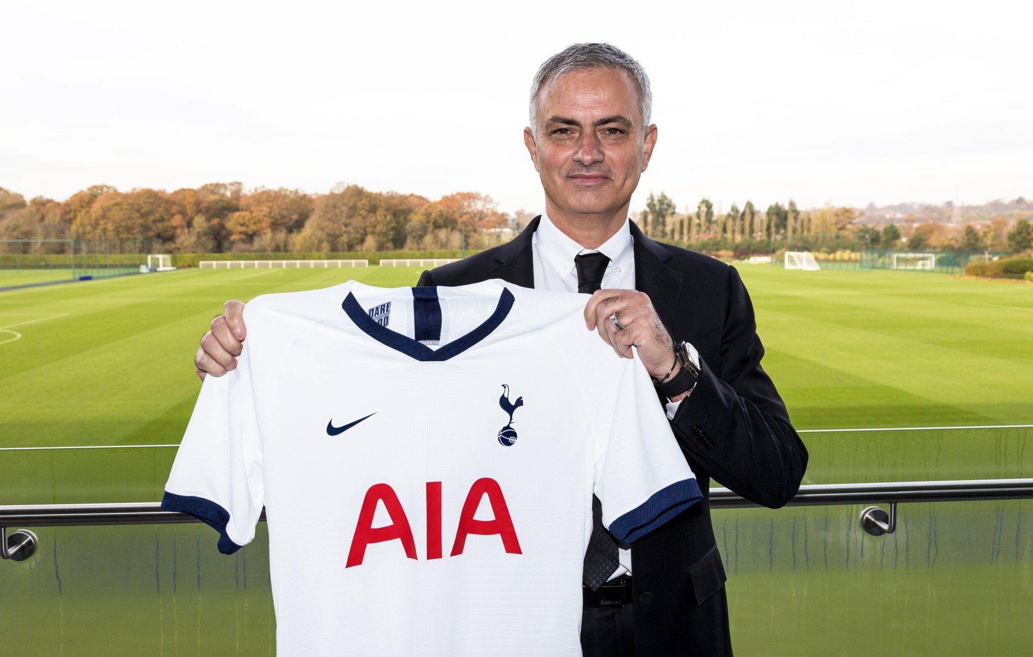 "Tottenham" Joze Mourinyonu qovdu