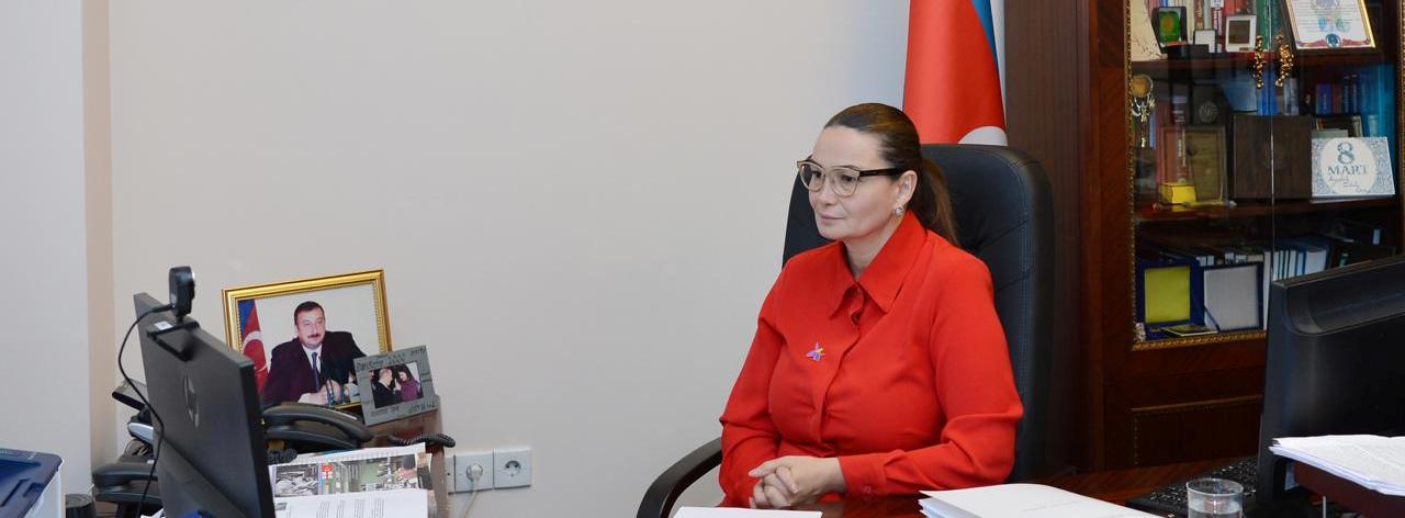 Qənirə Paşayeva gənclərlə onlayn görüş keçirib