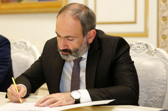 Paşinyan məsləhətçisini işdən çıxardı