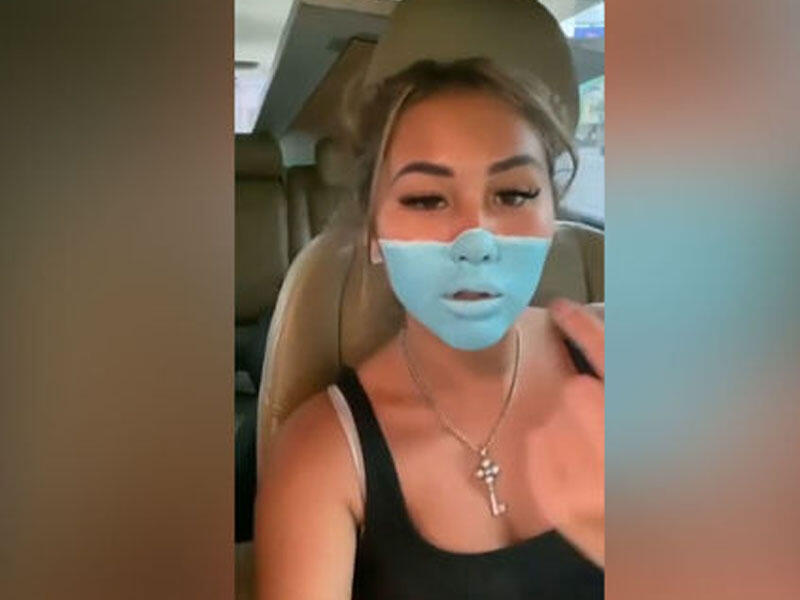 Üzünə maska çəkib polisi aldadan bloqer ölkədən qovuldu