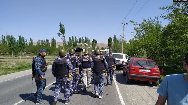 Qırğızıstanla Tacikistan arasında gərginlik davam edir: Məclis sədri girov götürüldü