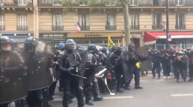 Parisdə 1 May nümayişində toqquşmalar olub