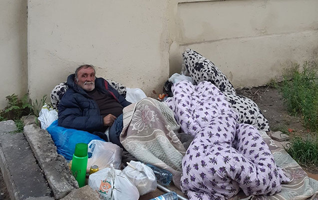 Küçədə qalsa da, yardım qəbul etməyən şəxslə bağlı - RƏSMİ AÇIQLAMA