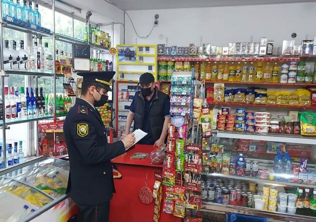 Yetkinlik yaşına çatmayan şəxslərə siqaret satanlar cərimələnib