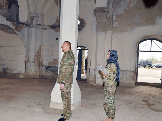 İlham Əliyev Şuşada Yuxarı Gövhərağa məscidində olub