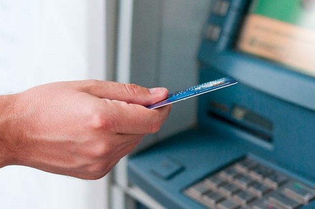 Altı nəfərin bank hesabından pul oğurlayan tutuldu